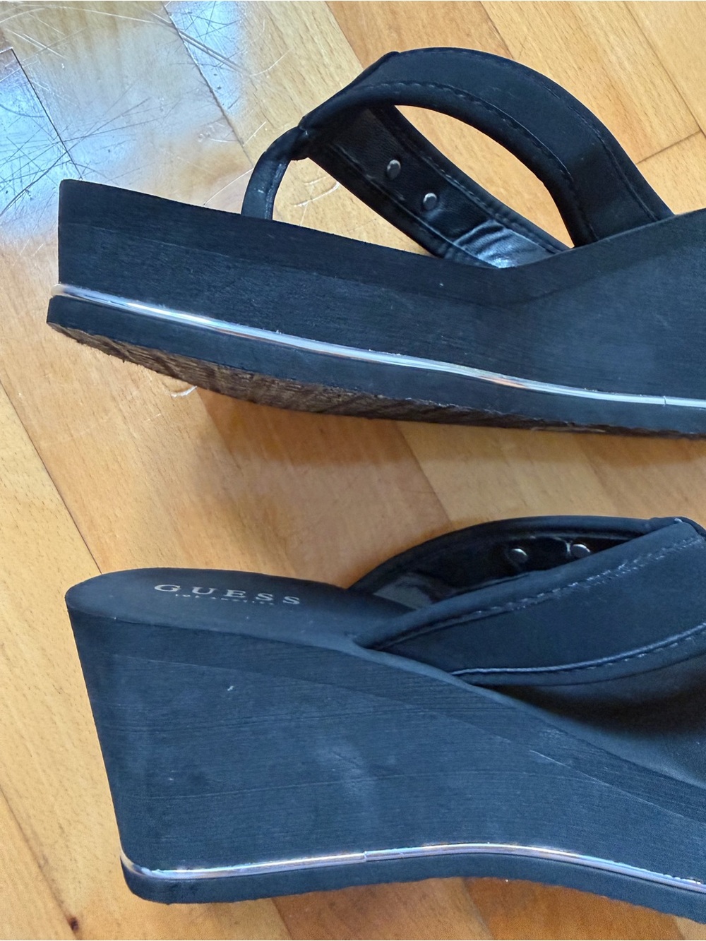 GUESS Black Wedge Platform Flip Flop Sandals Size 9 - Picture 15 of 16